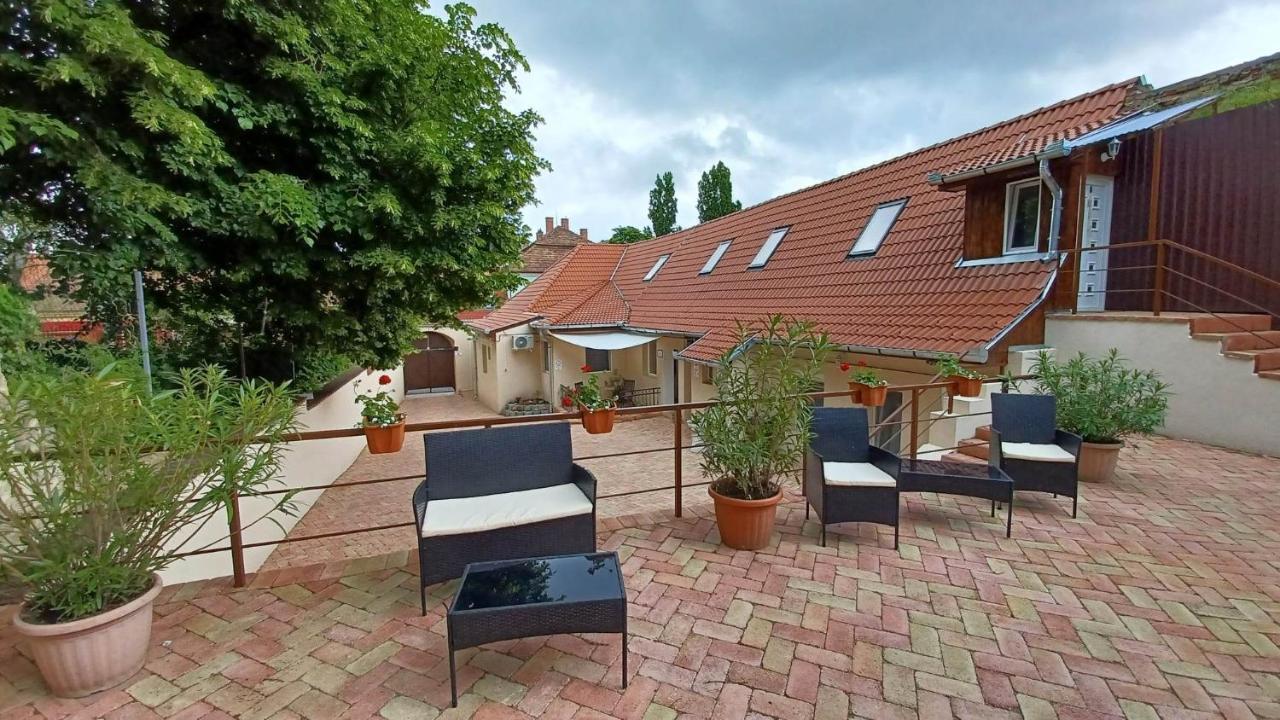 Milla Apartmanok Eger Eksteriør bilde